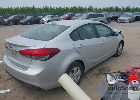 2018 Kia Forte Lx z USA, uszkodzony, nr VIN 3KPFK4A77JE227802